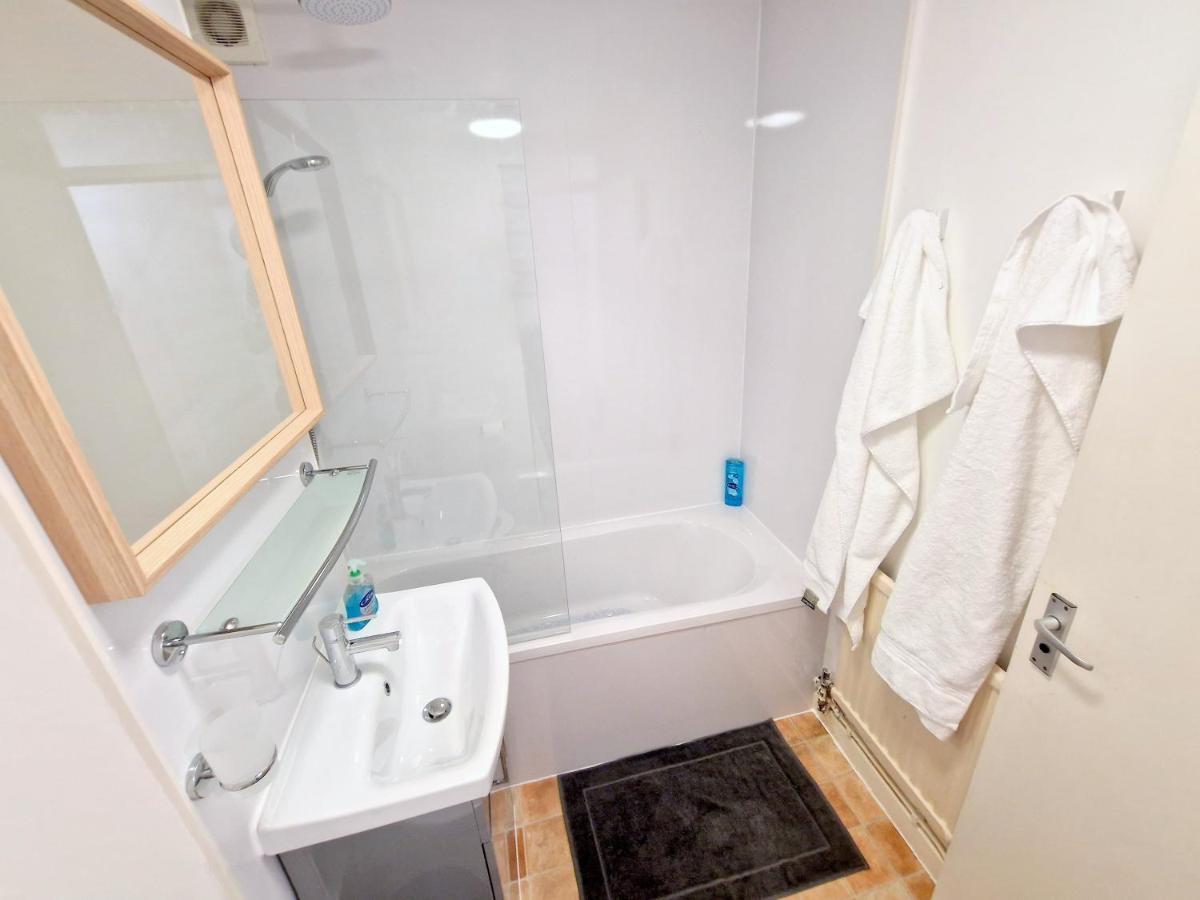 Flat In Battersea, 5 Minutes From Clapham Junction Station Lejlighed London Eksteriør billede