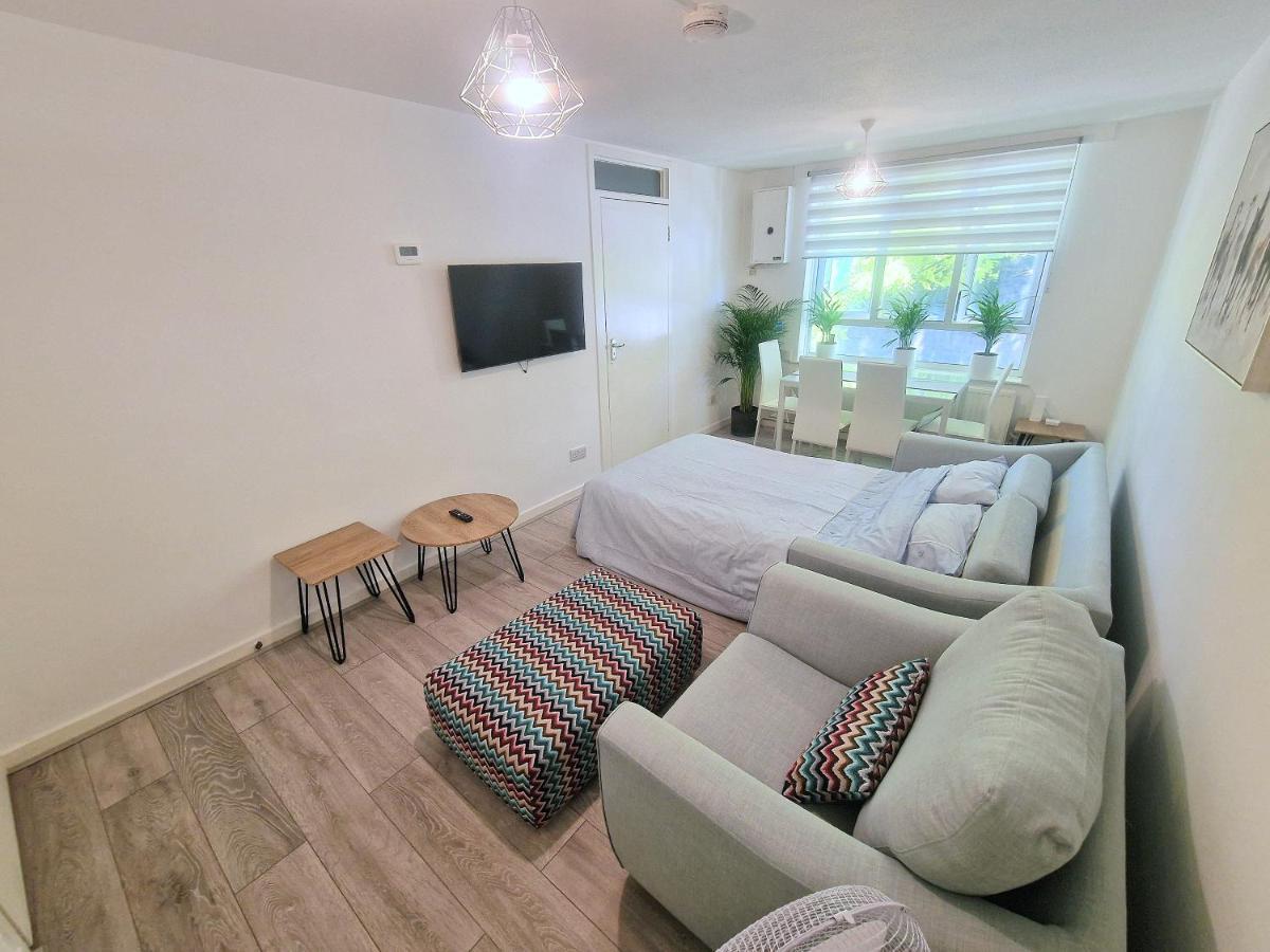 Flat In Battersea, 5 Minutes From Clapham Junction Station Lejlighed London Eksteriør billede