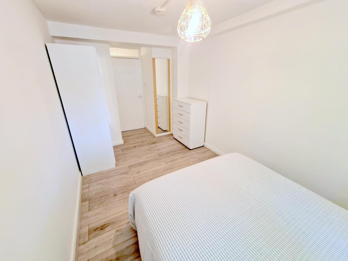 Flat In Battersea, 5 Minutes From Clapham Junction Station Lejlighed London Eksteriør billede